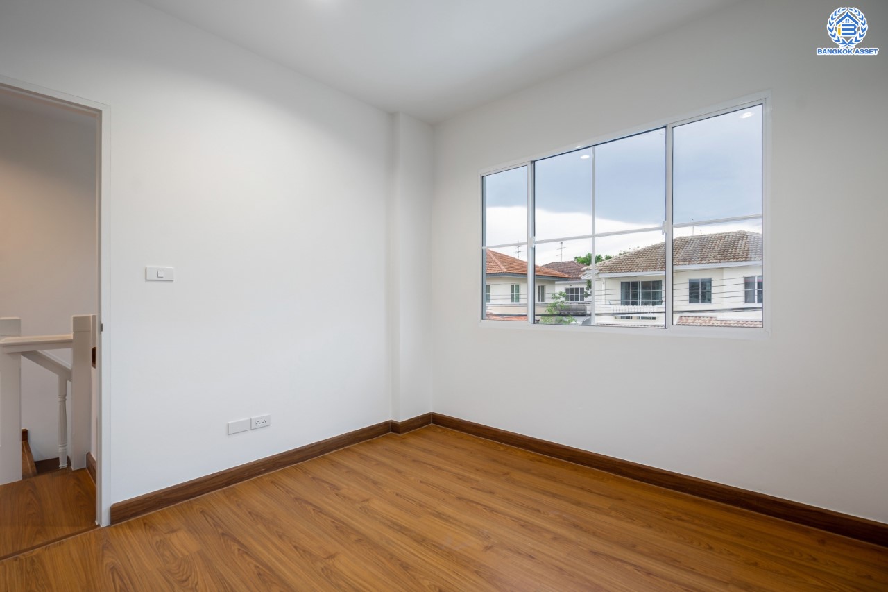 บ้านมือสองตกแต่งใหม่ ม.ชลลดา วัดลาดปลาดุก คุณภาพระดับ L&H บนเนื้อที่ 52.2 ตร.ว. ฟังก์ชัน 3 ห้องนอน 2 ห้องน้ำ 3 ที่จอดรถ บนทำเลศักยภาพ เพียง 15 นาทีถึง เซ็นทรัลเวสท์เกต ใกล้รถไฟฟ้าสายสีม่วง "สถานีคลองบางไผ่"...